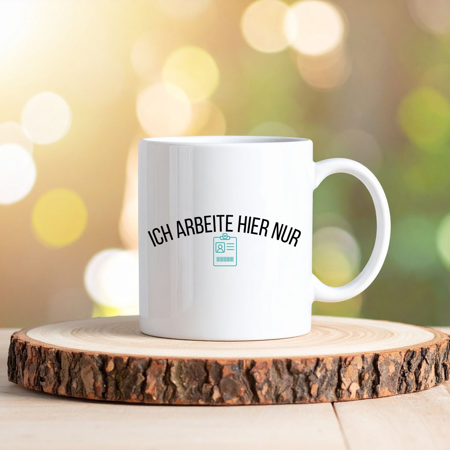 🩺 „Ich arbeite hier nur“ – Tasse