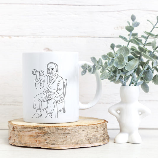 🏋️‍♂️ Egon Fitness Tasse – Der stärkste Rentner im Bademantel